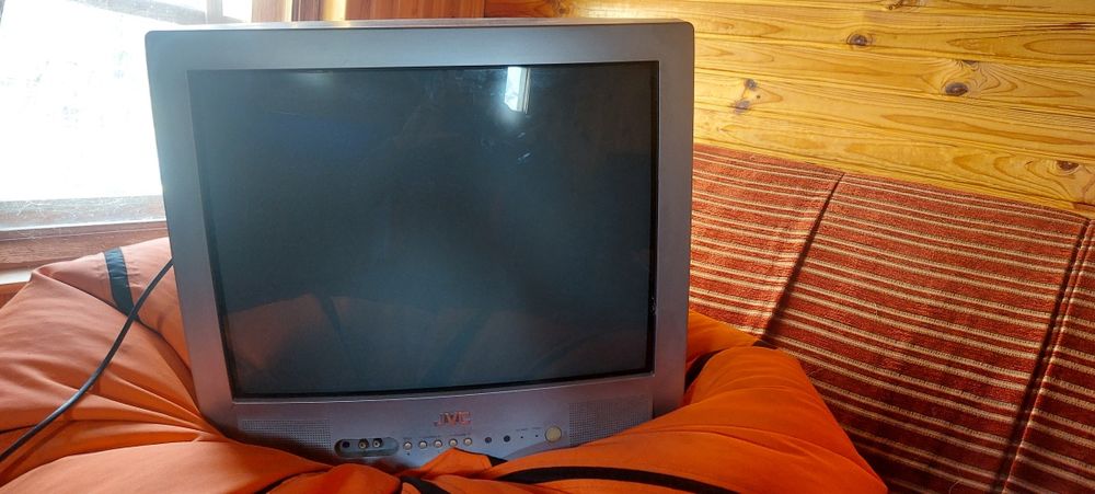 Телевизор JVC отдам даром самовывоз, работает.