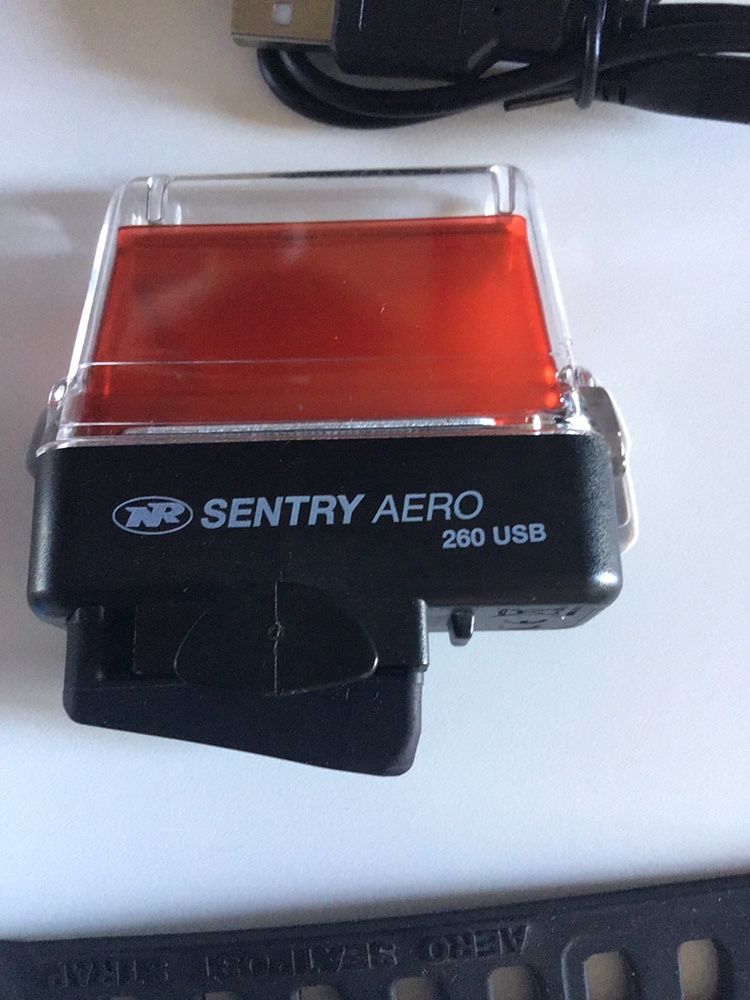 Luz traseira SENTRY Aero 60