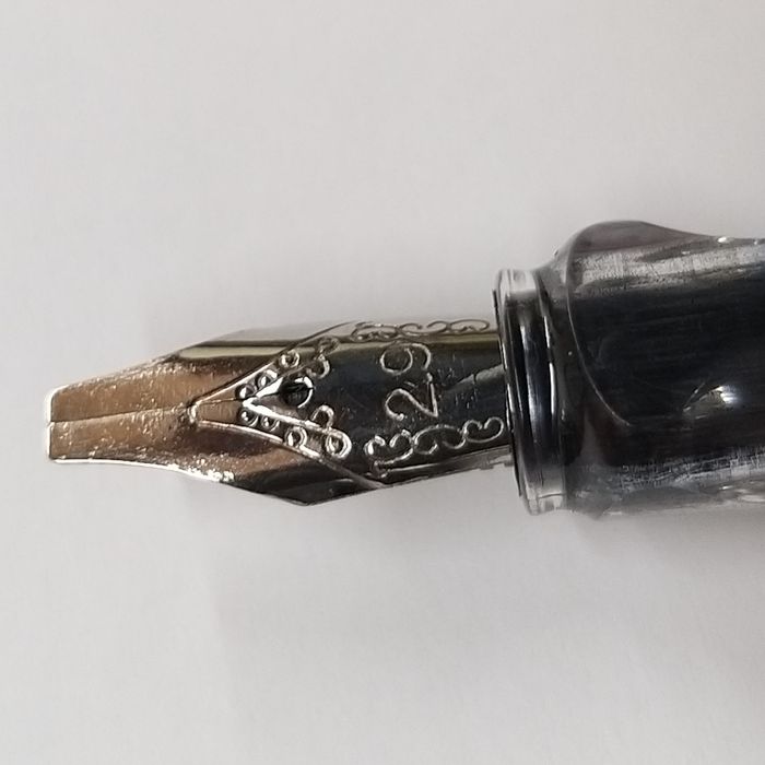 Canetas para caligrafia.