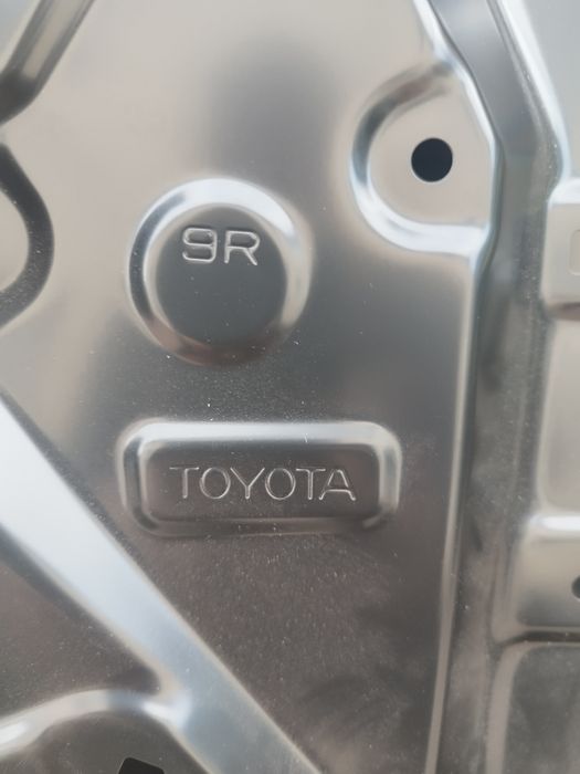 Дверь правая задняя Тоyota Prius 2024г.в.