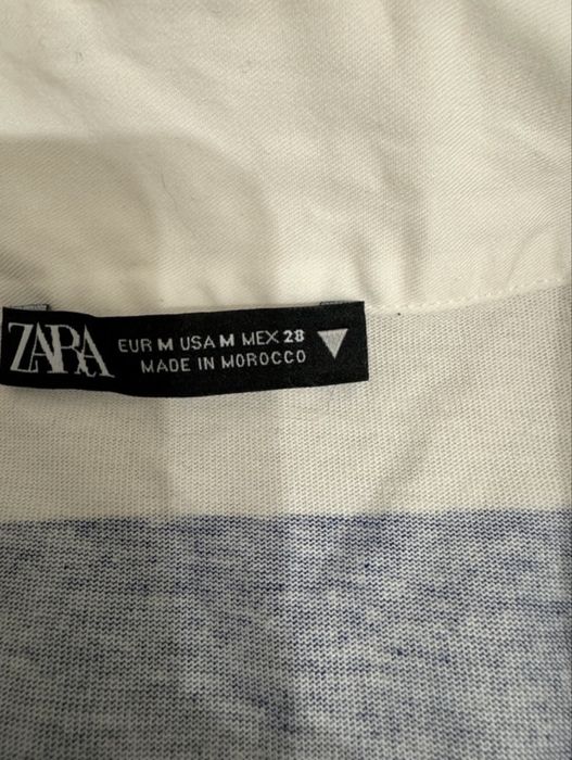 Polo às riscas azuis e brancas zara