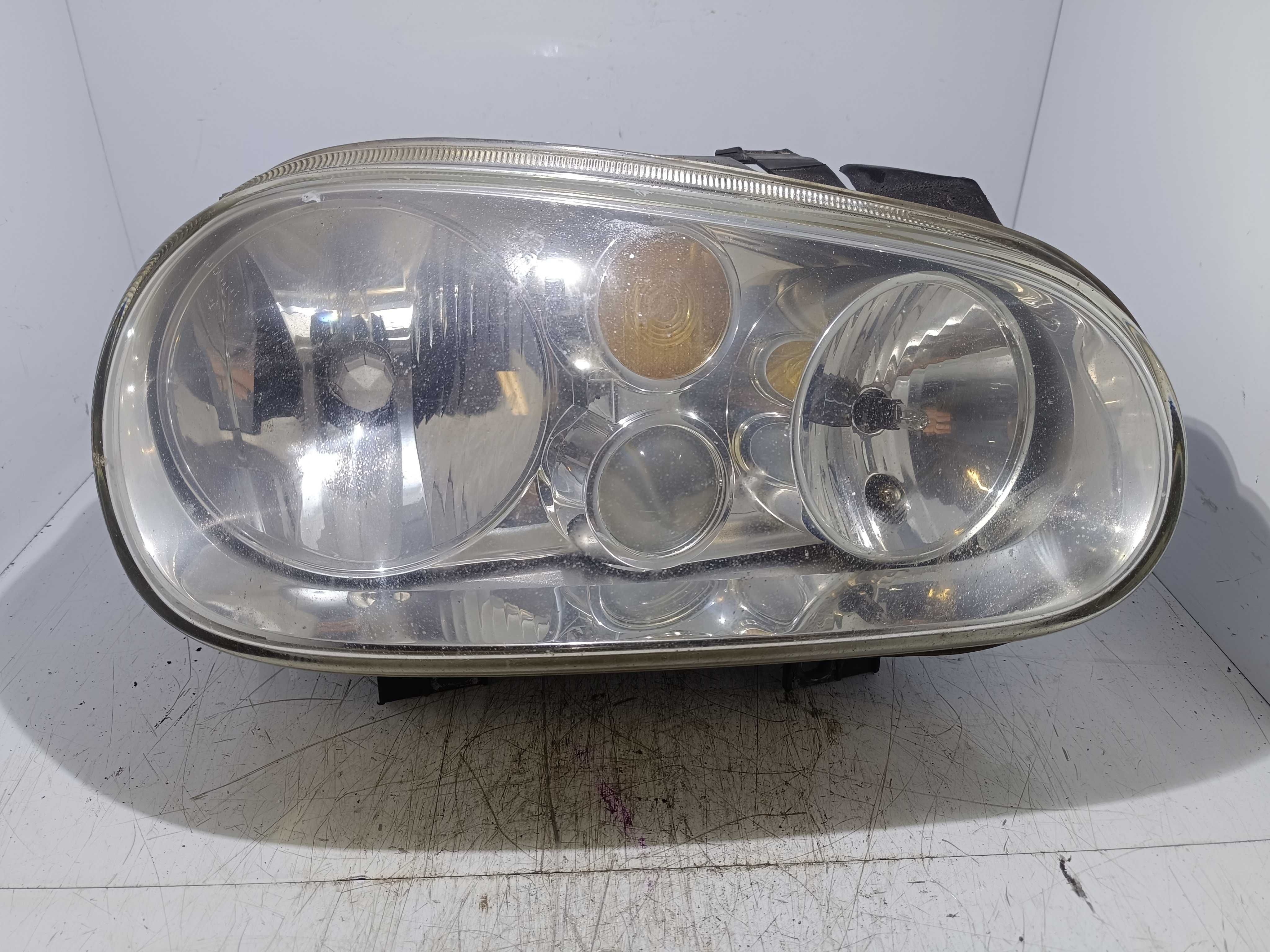 Lampa przednia prawa GOLF 4