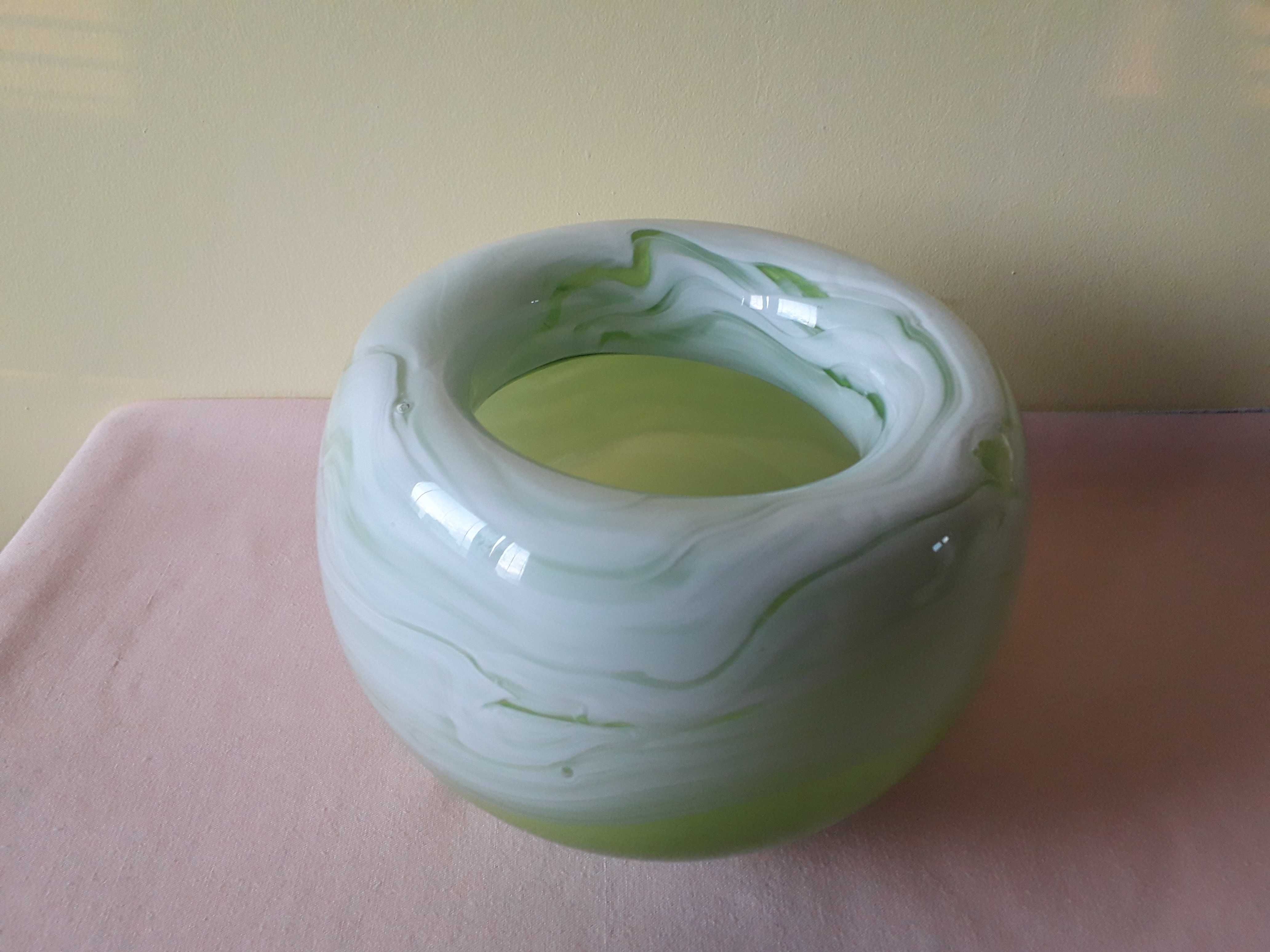Szkło art. wazon zielono-biała kula piękne szkło ręcznej roboty kolek