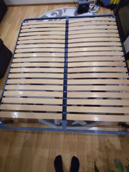 Каркас з ламелями розмір 200см*180см в хорошому станім