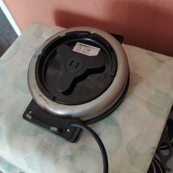 Электро вафельницав нормальном состоянии