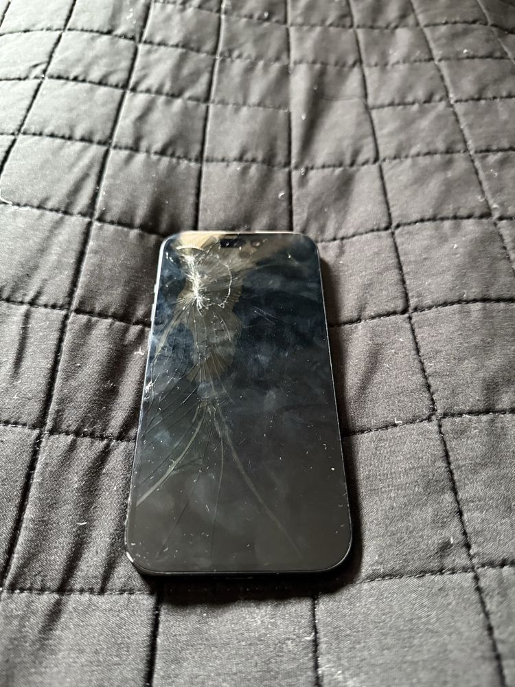 Iphone 15 na gwarancji do 8 sierpnia