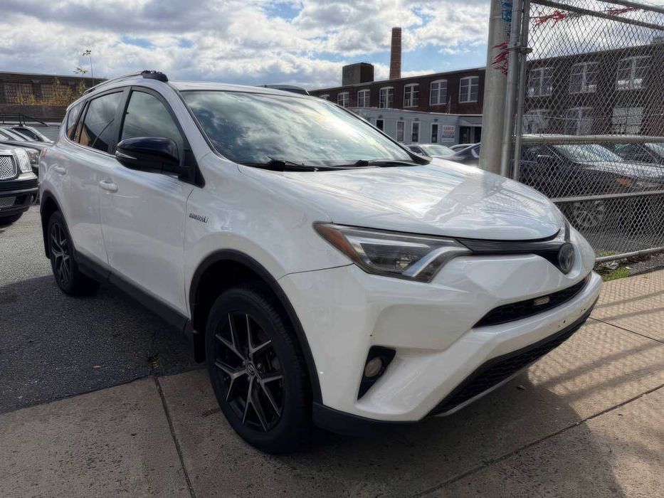 Toyota RAV4      2017