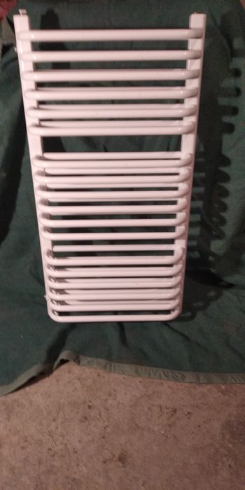 Grzejnik ręcznikowy łazienkowy 700w