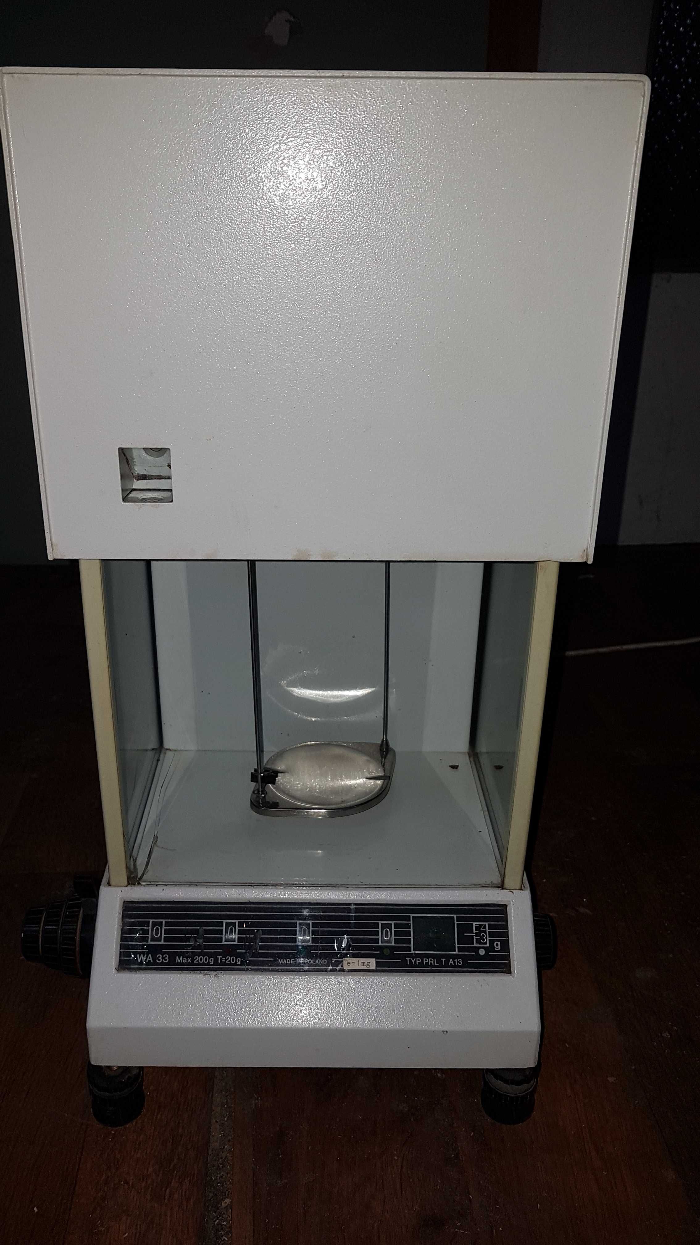 Waga laboratoryjna szalkowa analityczna WA-33 1976 typ PRL T A13