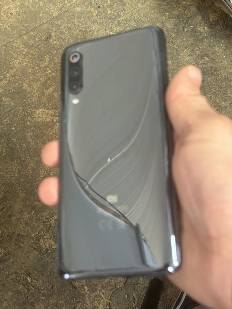 Redmi mi9 в чудовому стані 6/128 битий екран