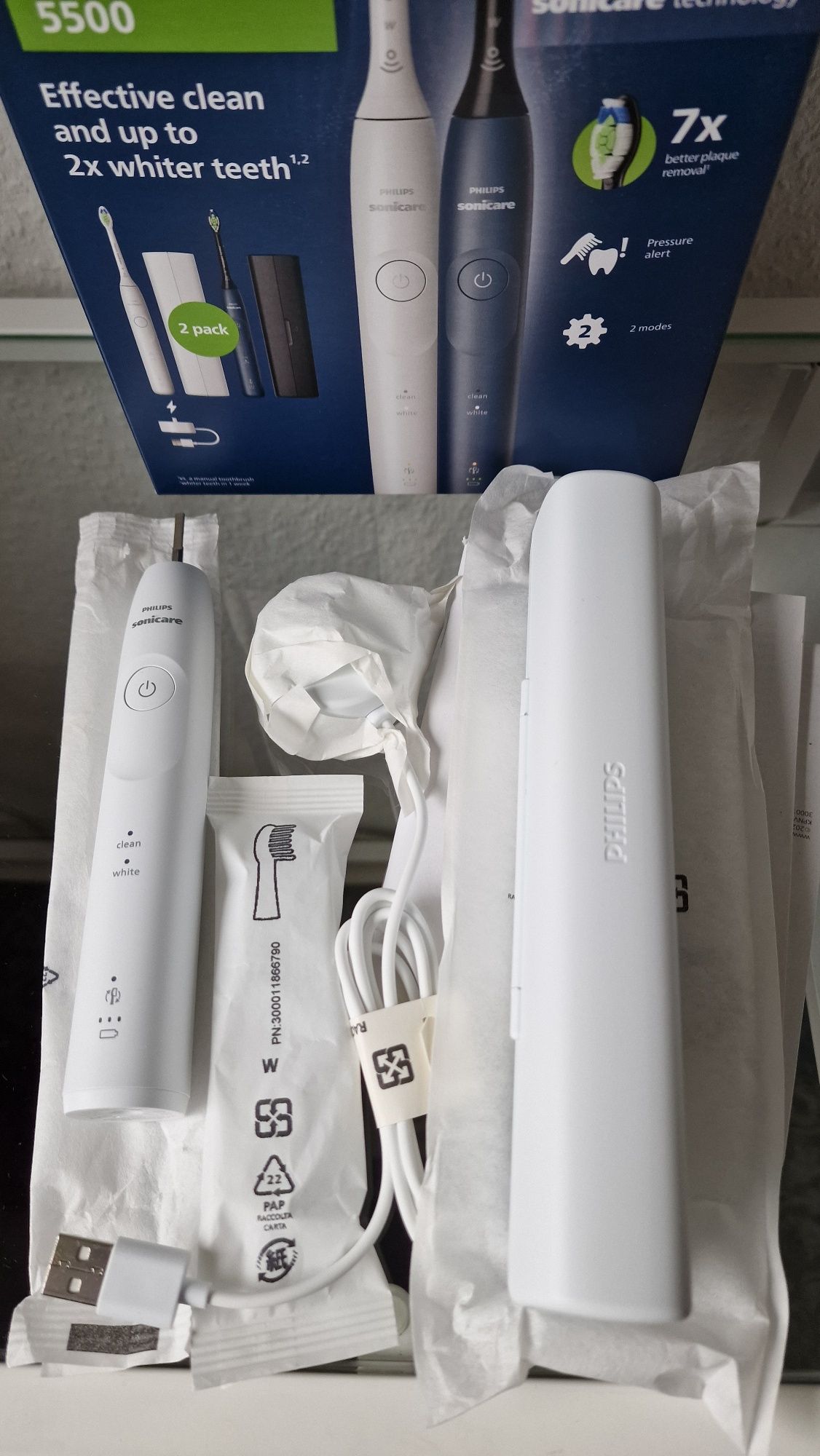 Нова звуковая зубная щітка Филипс Sonicare 5500