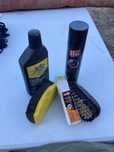 Produtos de limpeza e polimento.