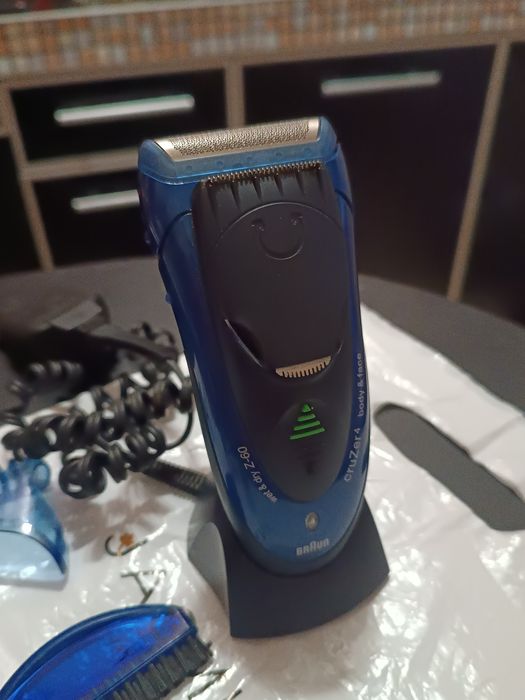 Продам электробритву Браун