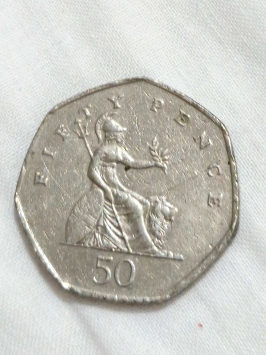 50 pence 1999 rainha Elizabeth II moeda britânica rara