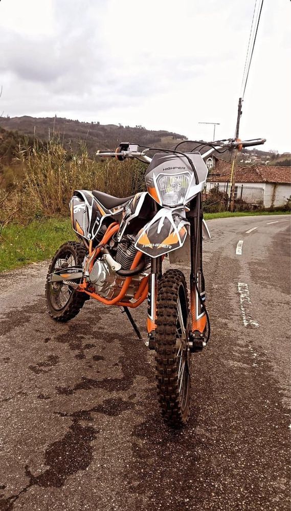Vendo/troco moto 150..