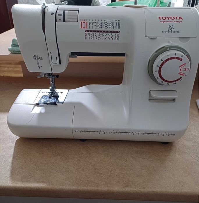 Продам швейную машинку