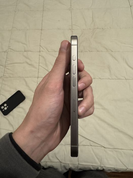 iPhone 15 Pro — 128GB — Ecrã com uma pequena racha (Funciona a 100%)