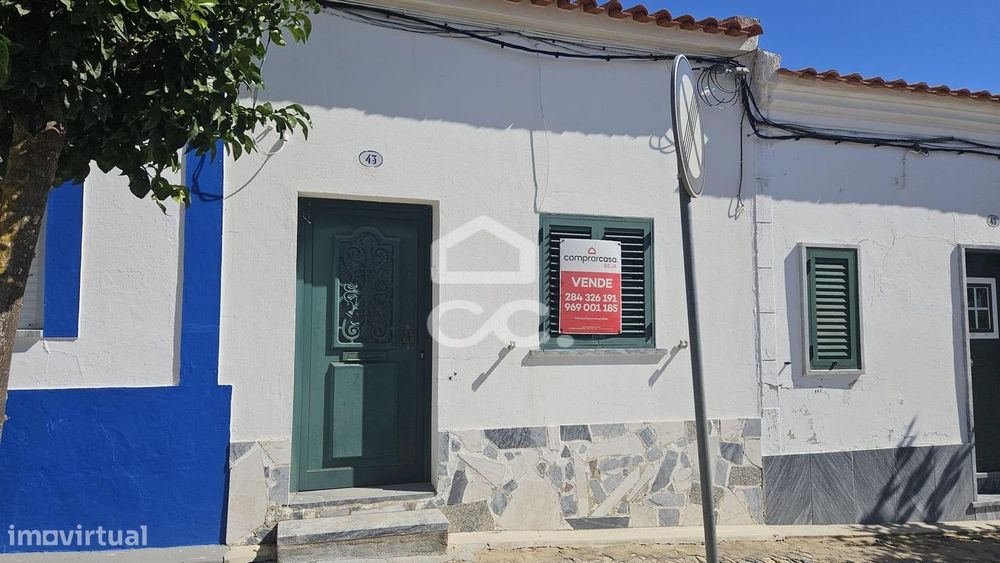 Moradia V2, localizada em Baleizão, para habitação própria ou investim