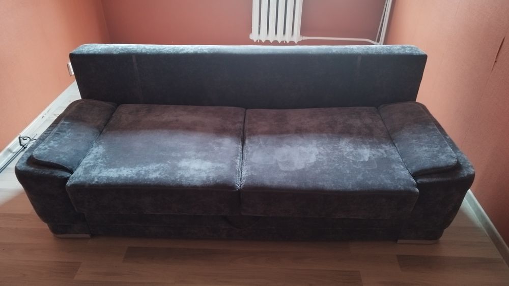 Szara sofa kanapa z funkcją spania 145x195