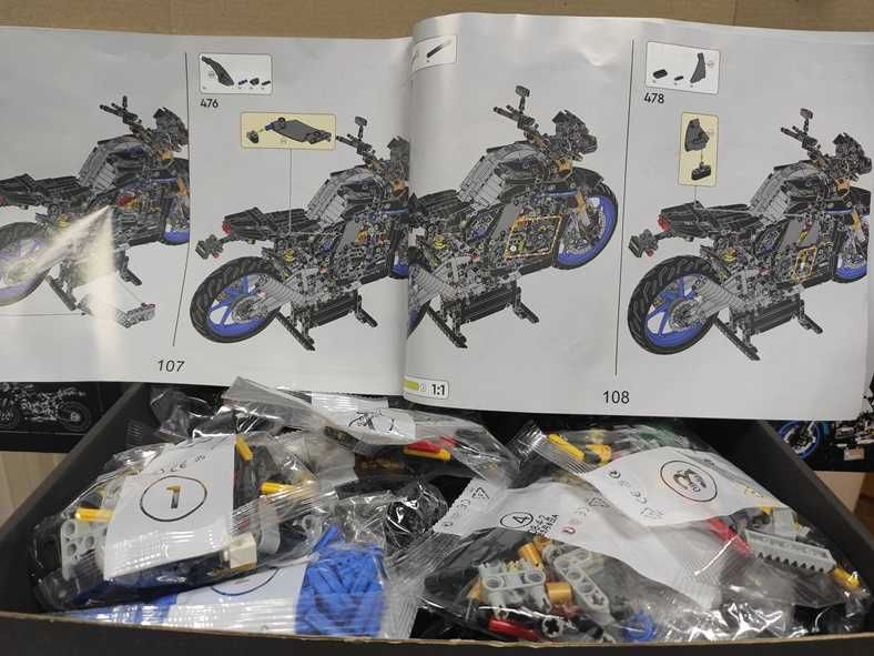 Конструктор‼️НОВИЙ‼️Technic MOTO Yamaha MT-10 на 1478 детал LEGO 42159
