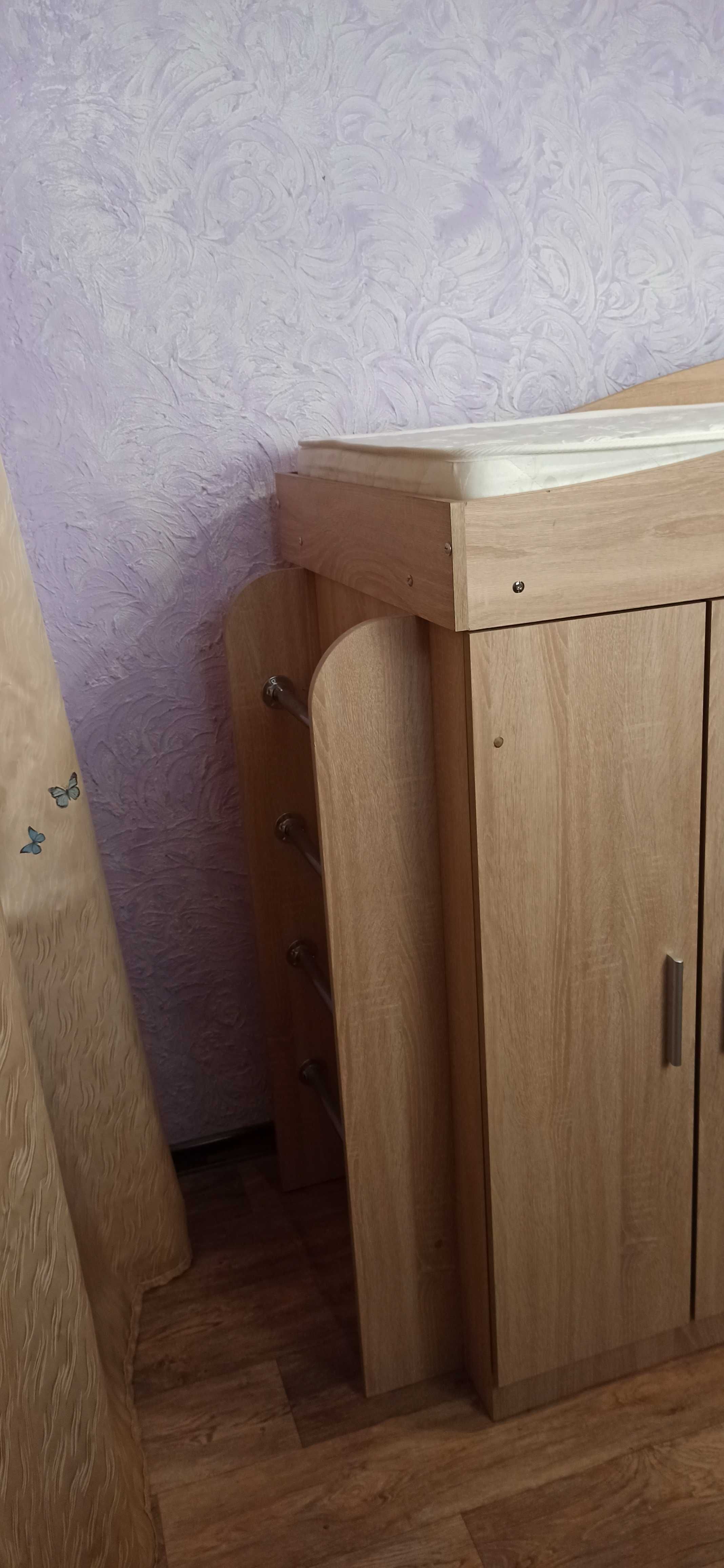 Ліжко універсал в гарному стані.