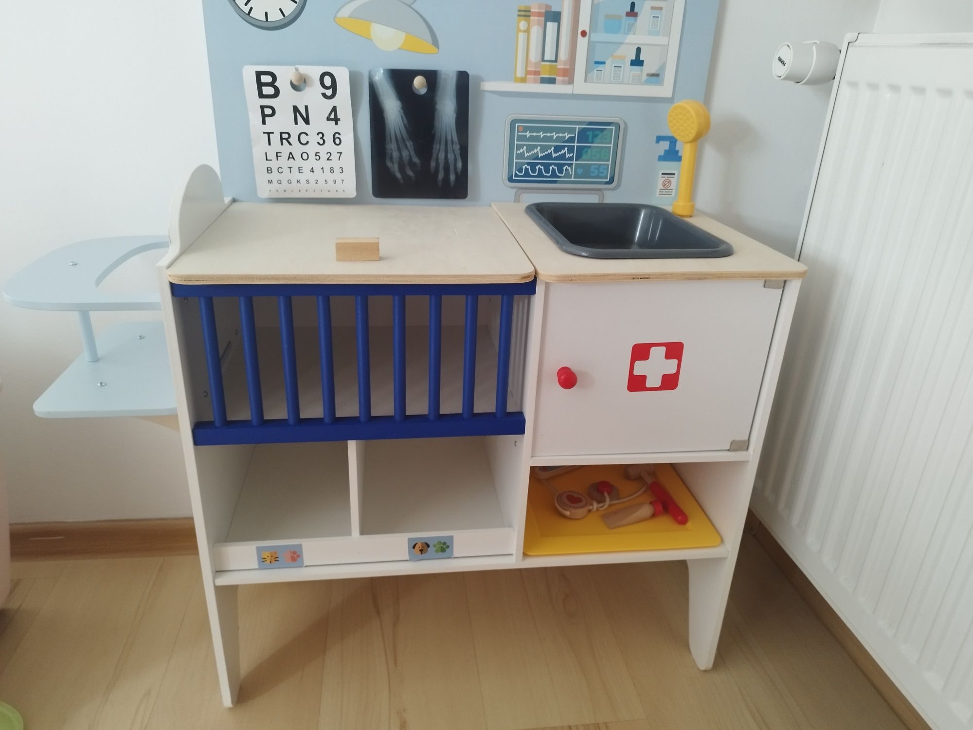 Playtive przychodnia lecznica weterynaryjna drewniana dla dzieci