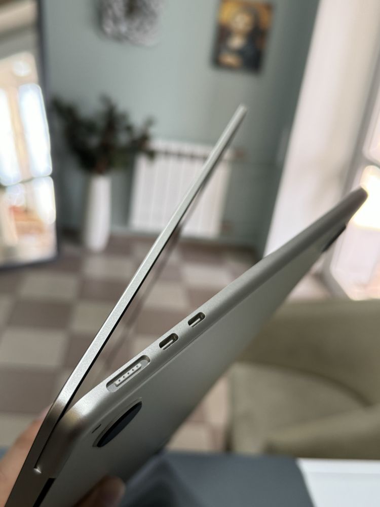 MacBook Air 13, M4, 16/256, 2025 как новый (5 циклов)