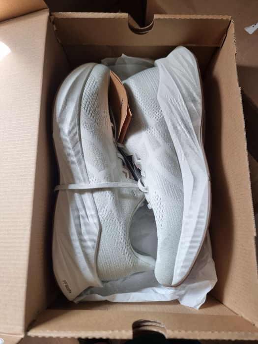 Оригінал 100% кросівки чоловічі asics dynablast 5  euro 44.5