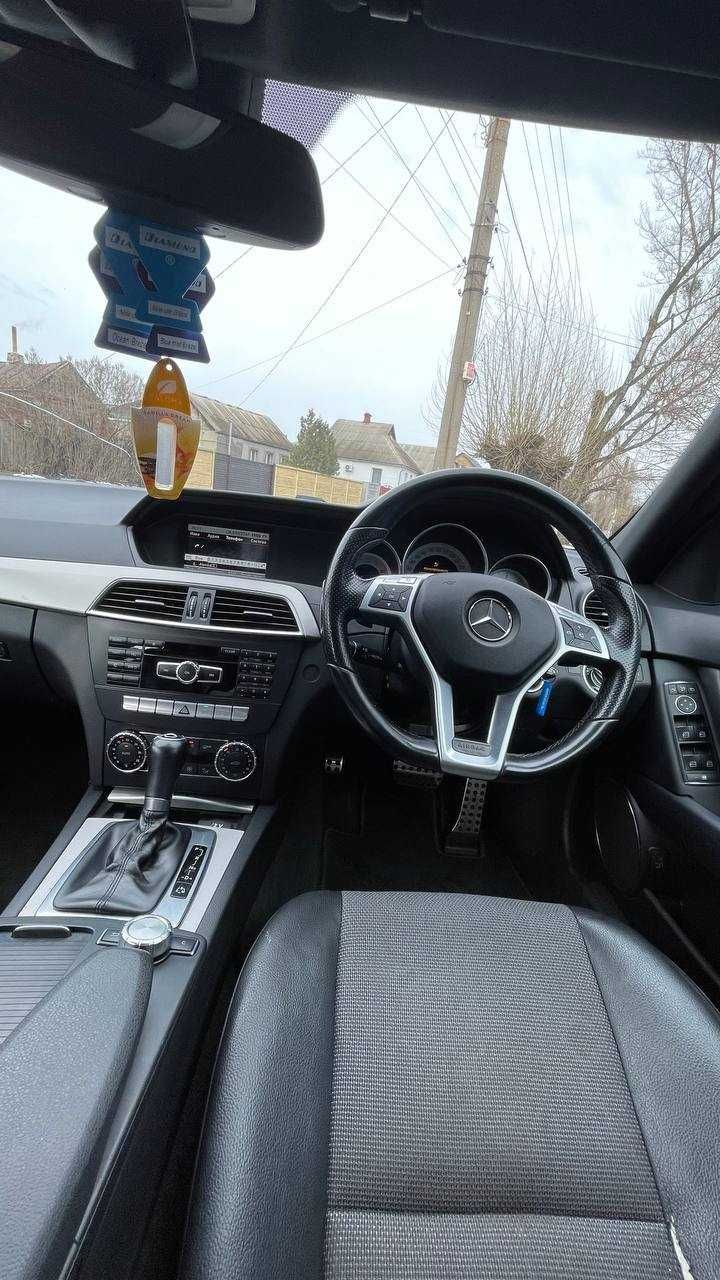 Шрот Розбірка запчастини W204 C-class/Разборка запчасти Мерседес W204