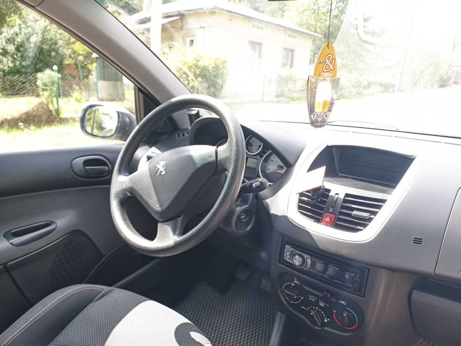 Продам власне авто: Peugeot 206+ 2011