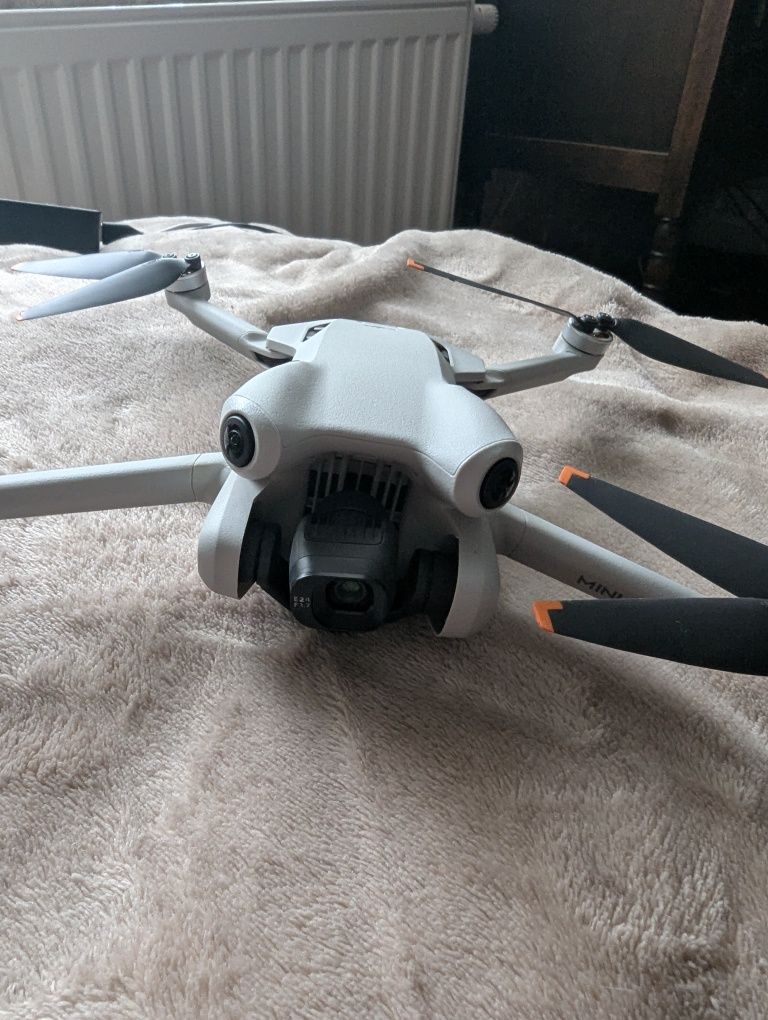 DJI Mini 4 Pro Fly More Combo