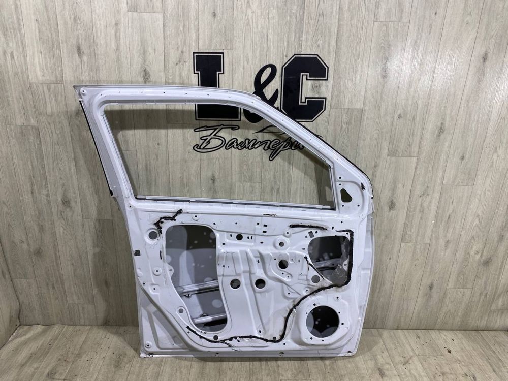 Дверь левая передняя Suzuki Swift 7 2017 2018 2019 2020 2021