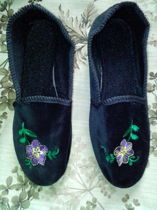 Жіноче взуття різне.НОВЕ, чотири пари. Дивіться будь ласка