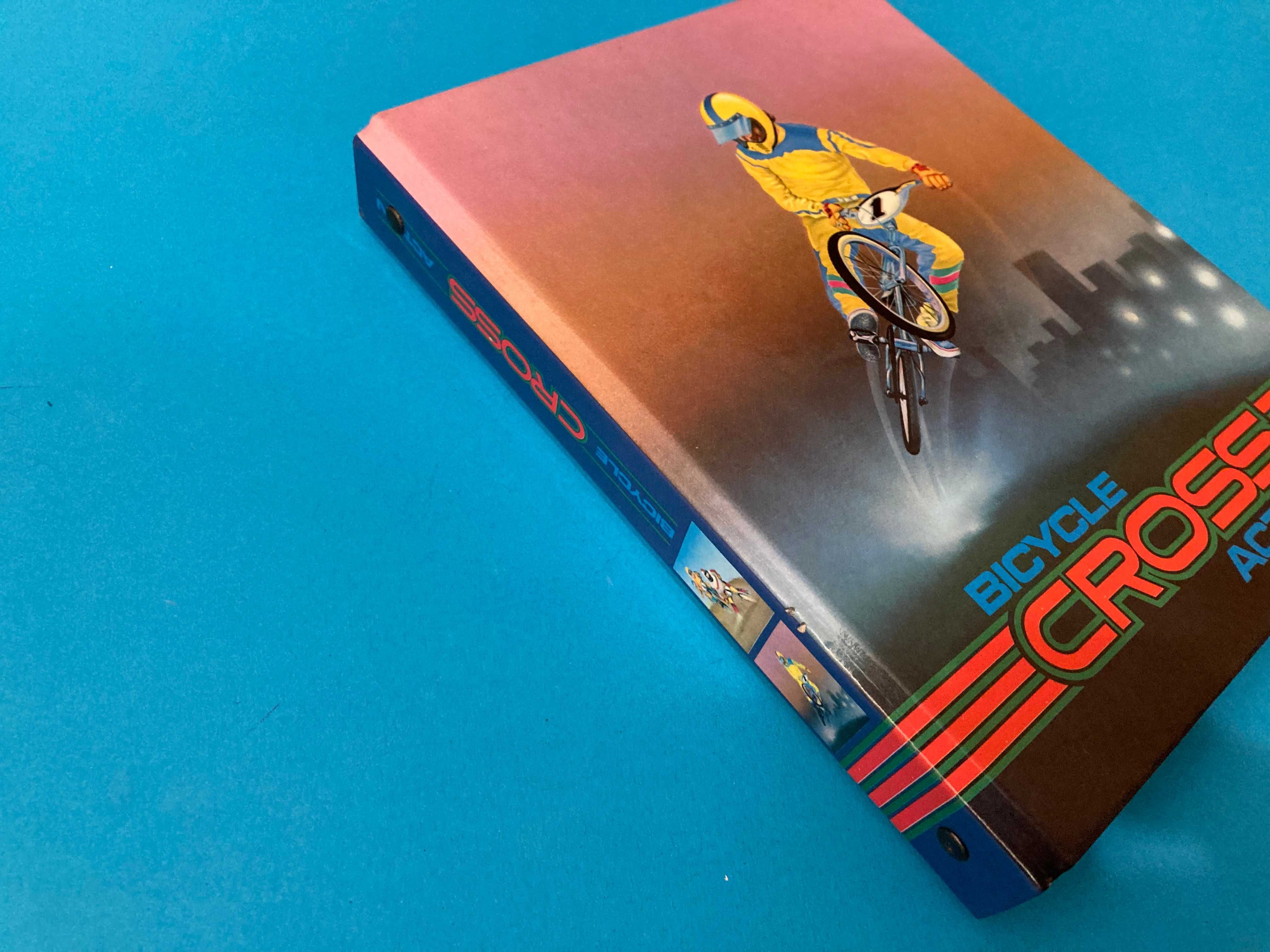 Capa / Dossier Escolar de Argolas Bicycle Cross Action Ambar Anos 80