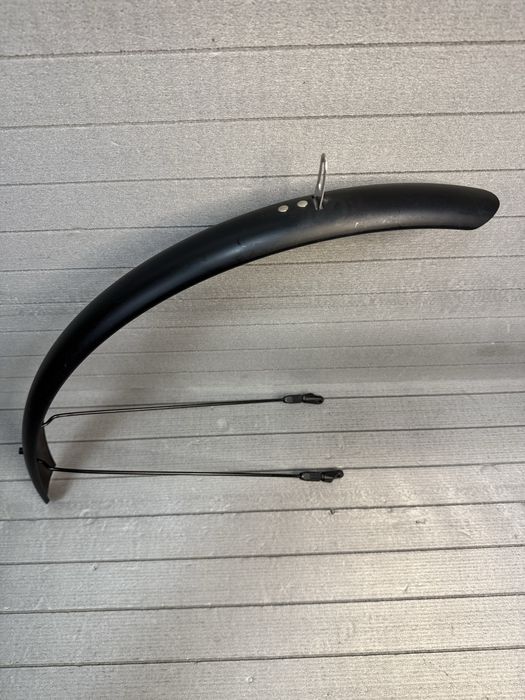 Крило переднє 28 пластик