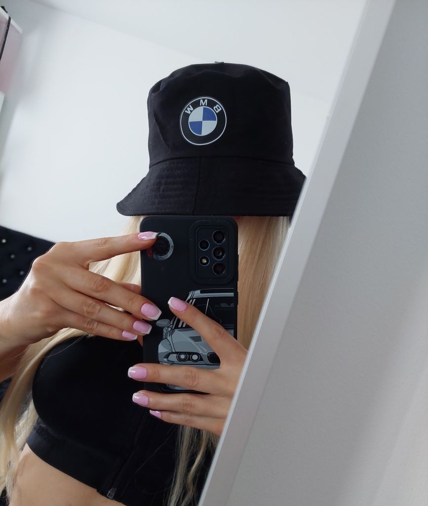 Czarny kapelusz bmw