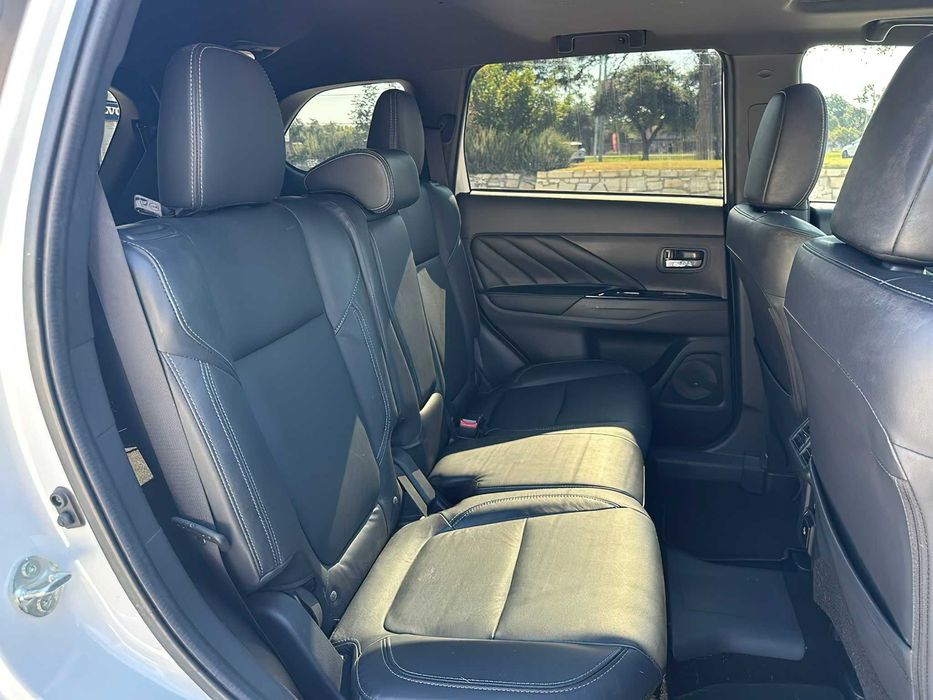 Mitsubishi Outlander      2020