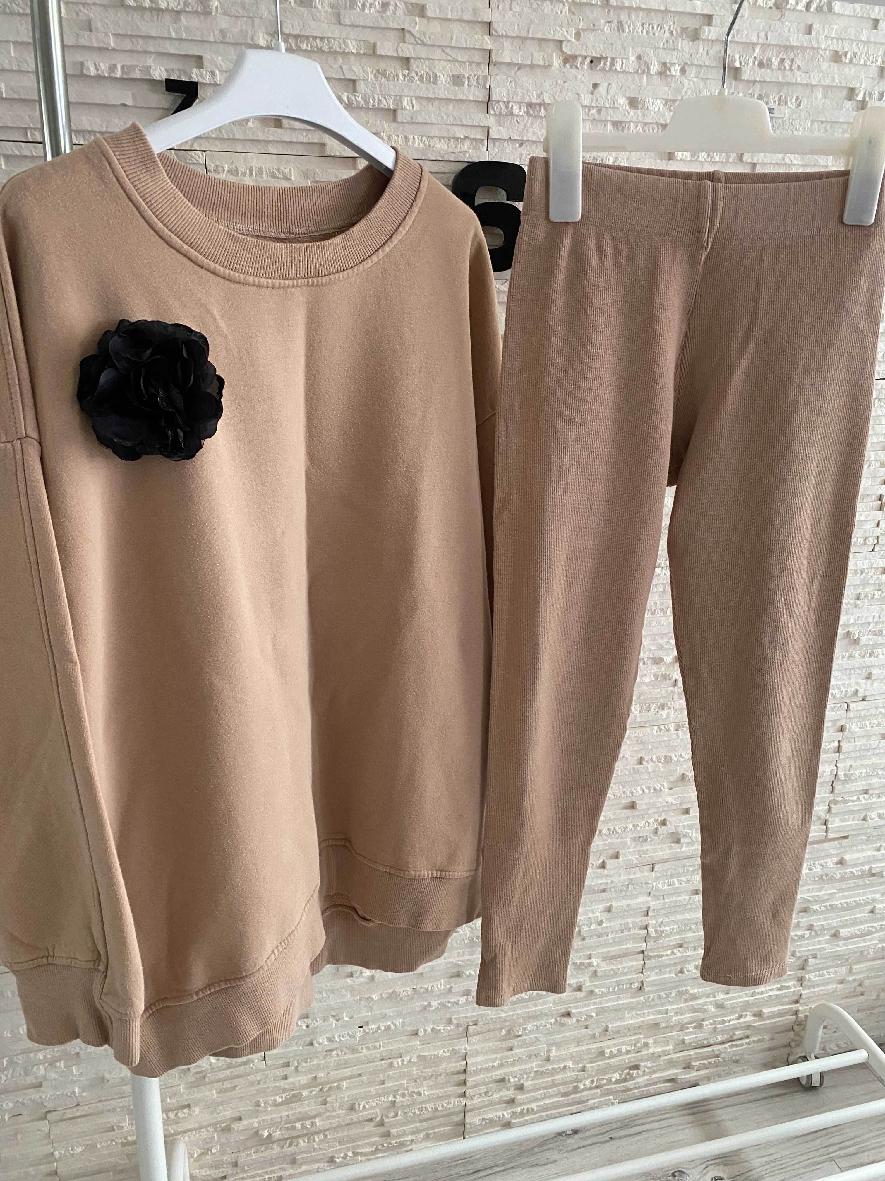 Komplet bawełniany bluza oversize z broszką + legginsy prążek