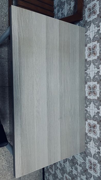 Vendo essa mesa com 2 cadeiras