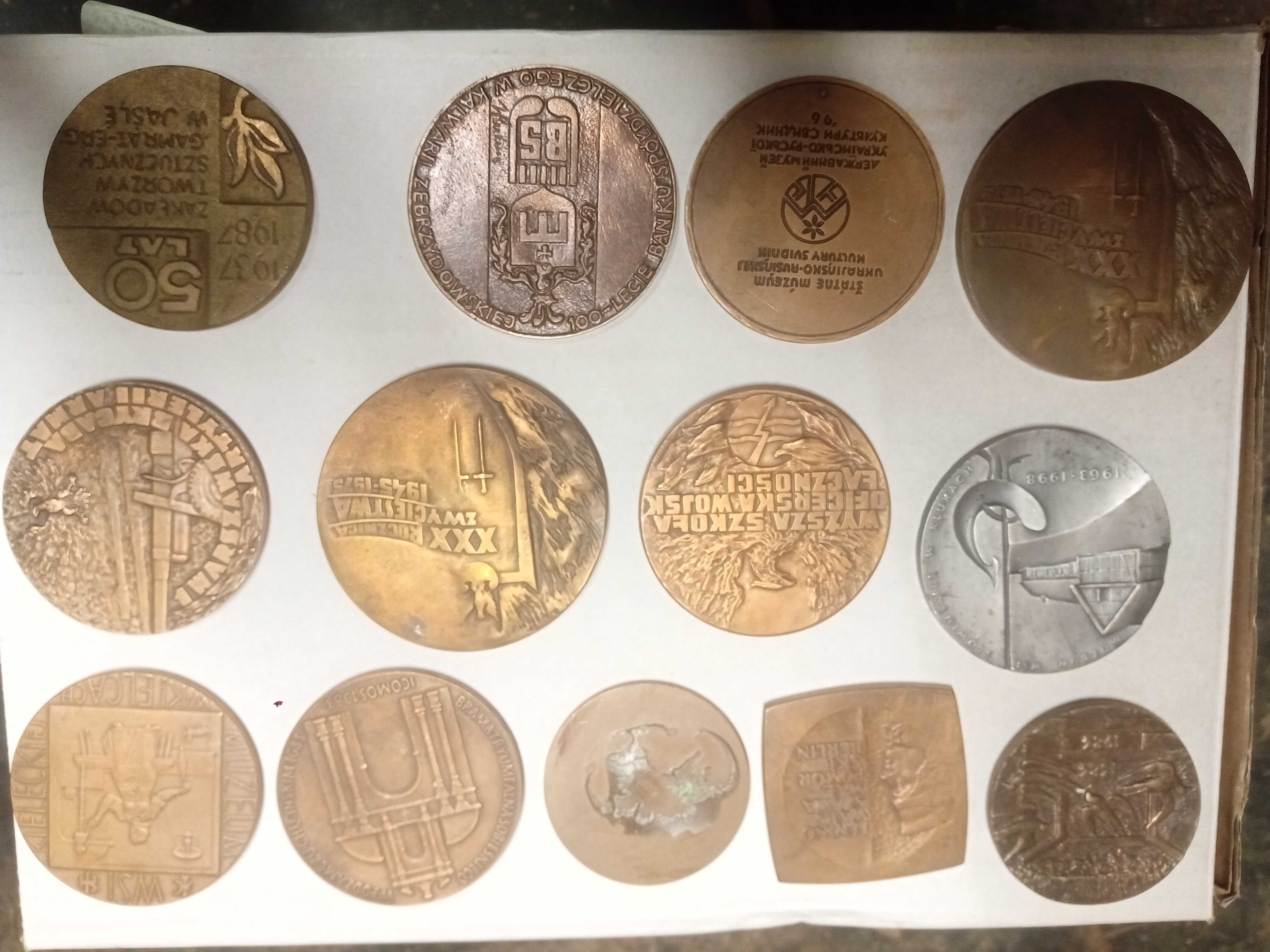 Medale 29 sztuk odznaki PRL