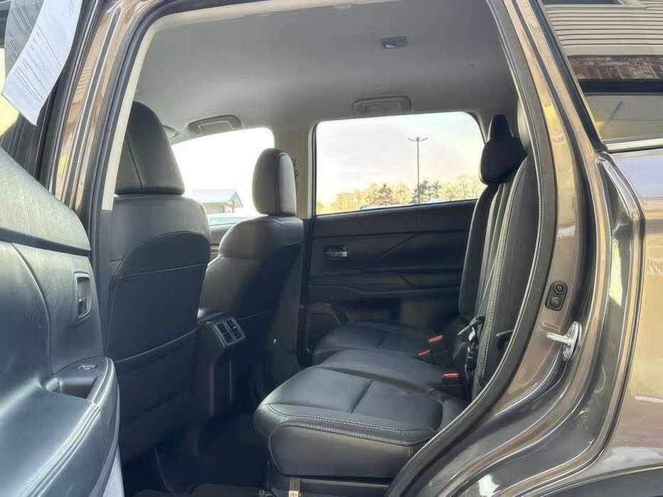 Mitsubishi Outlander SEL S-AWC      2019