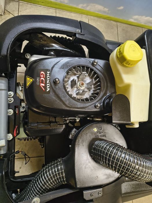 Zamiatarka karcher KM 90/60 R. 2019 r