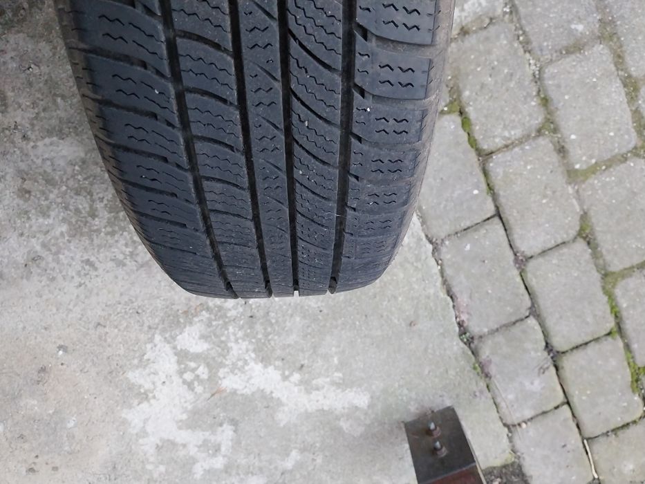 Komplet opon zimowych 205/55 R16 z felgami stalowymi