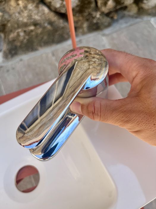 Lavatório casa de banho com torneira Roca