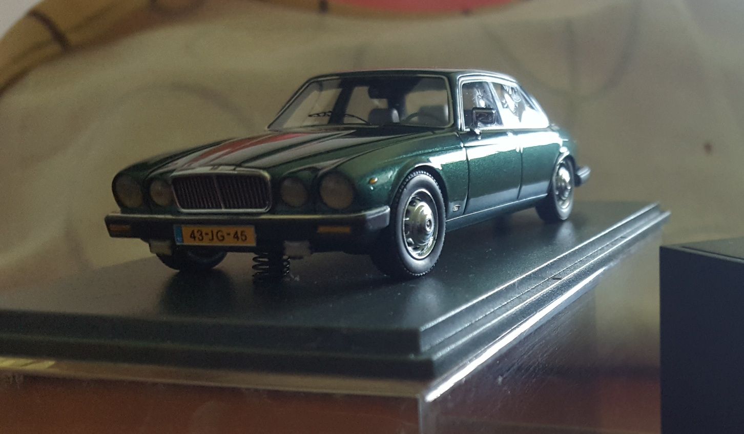 BMW e JAGUAR...miniaturas e pista scalextric