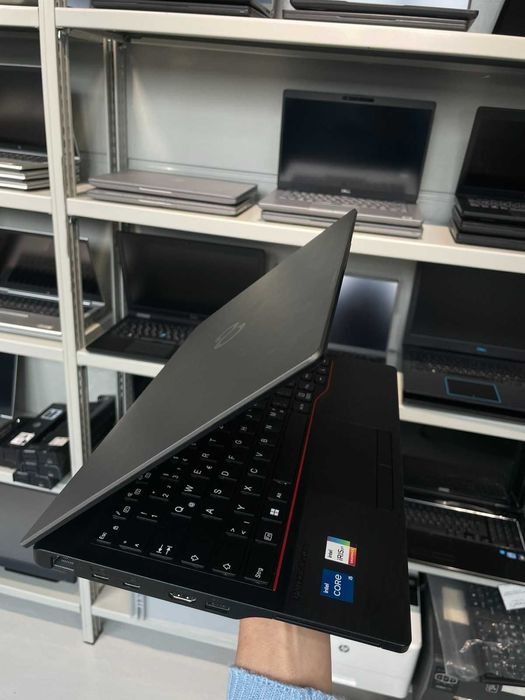 Fujitsu LIFEBOOK E5412 – легкий і зручний для роботи та навчання є30шт