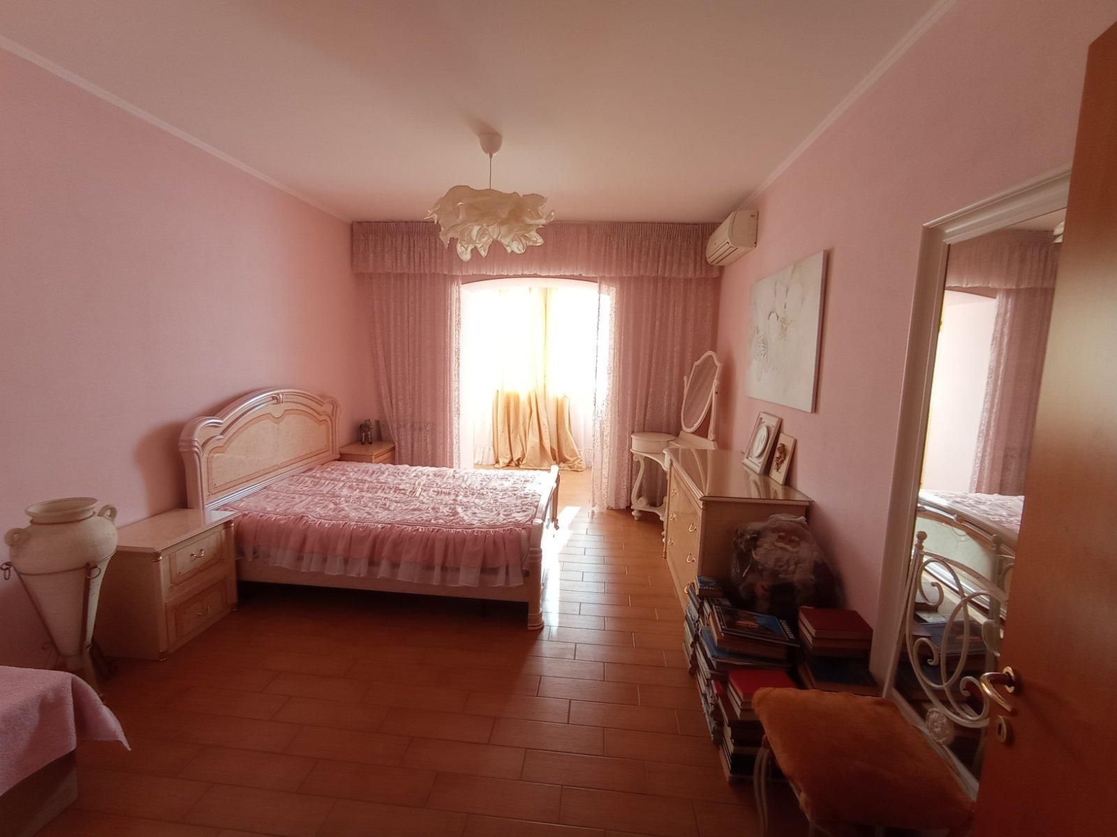 Продам 3- ком. ул. Маршала Говорова в р-не парка Победы(995-959)