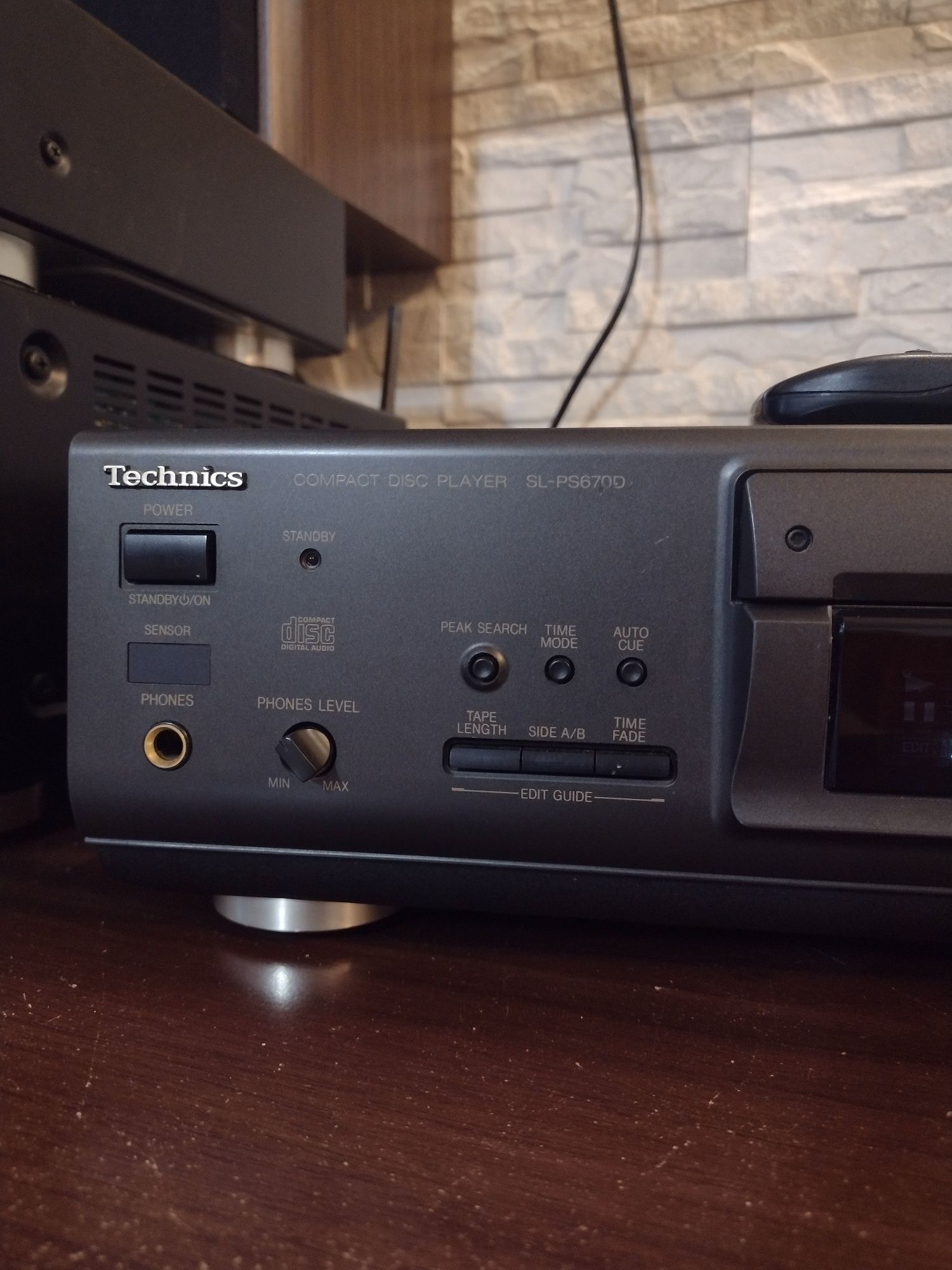 Odtwarzacz CD Technics SL-PS670D z pilotem