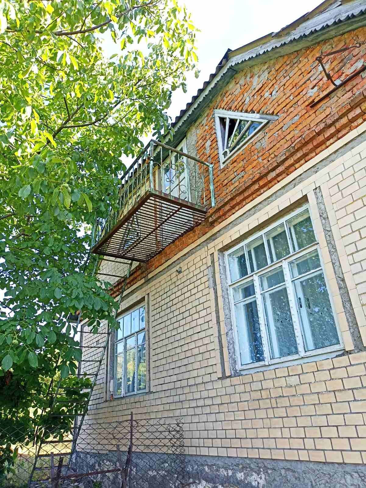 Будинок біля міста