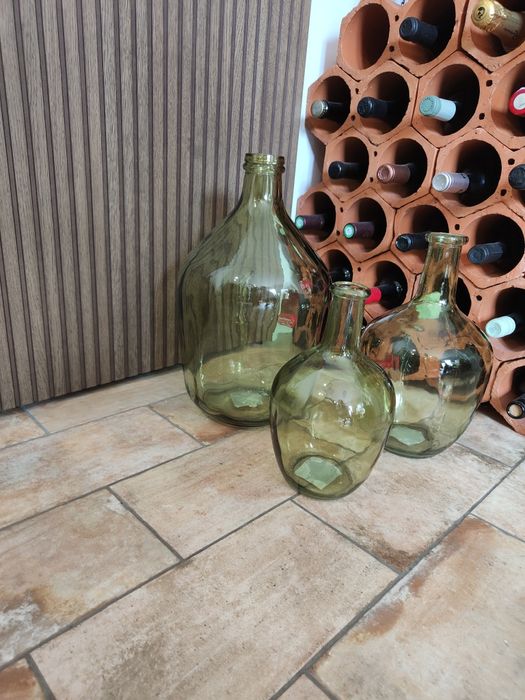 Vendo garrafões vidro verde novos